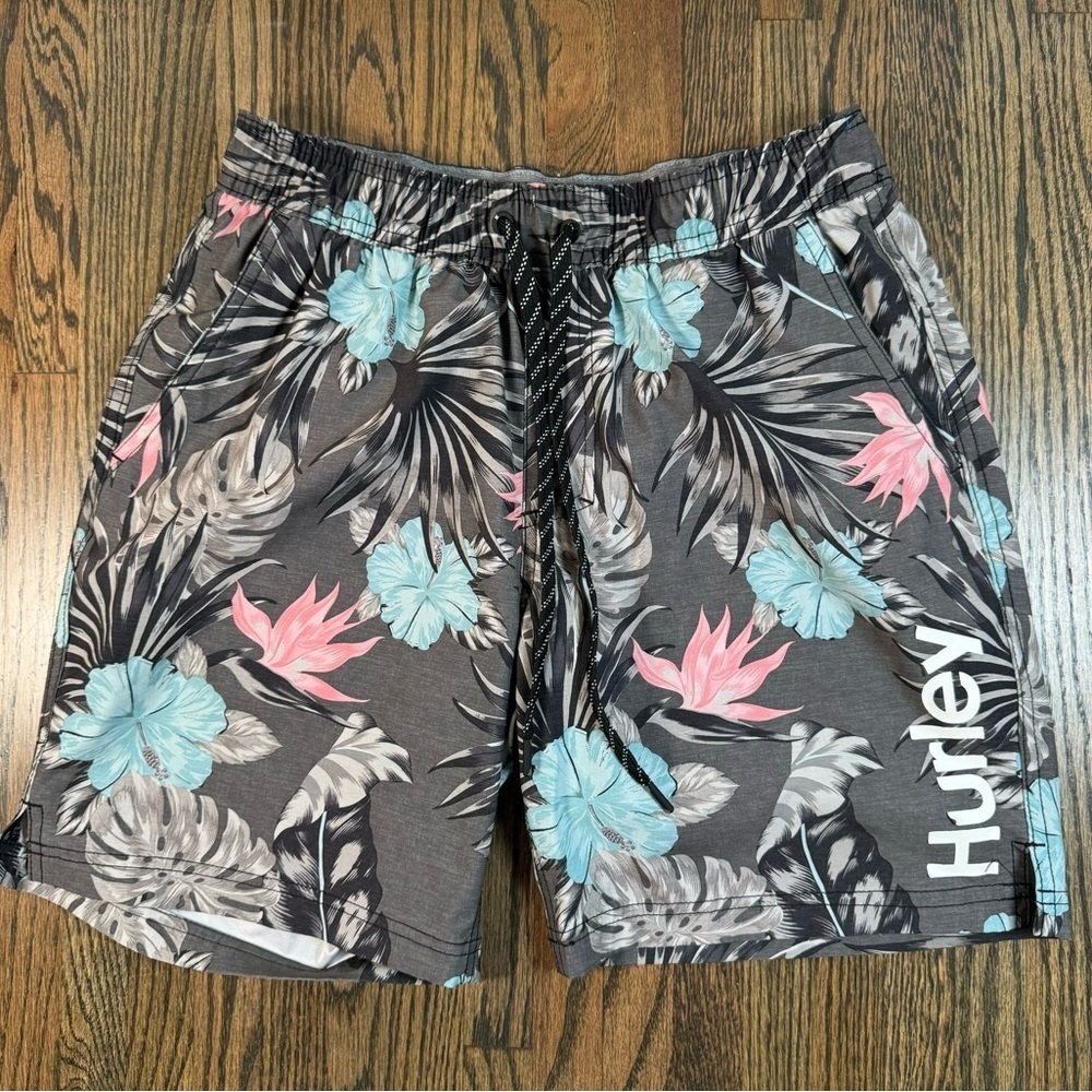 Hurley Floral Volley 8” inseam Boardshorts size medium
